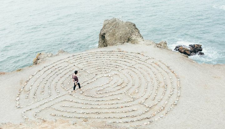 Ein Labyrinth am Meer